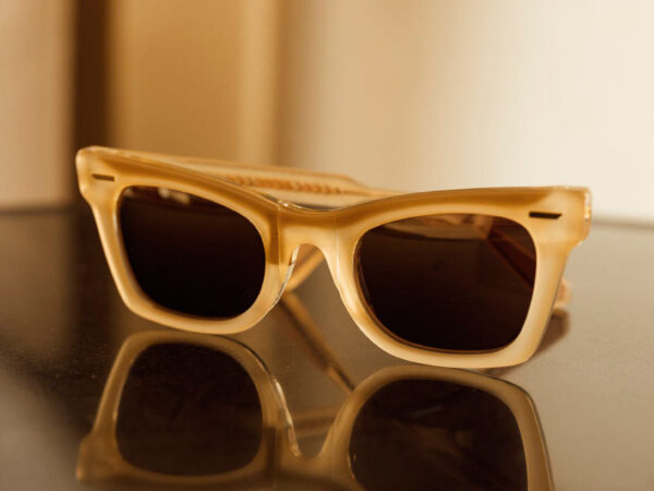 Cat-Eye sunglasses in acetate: Color Vanilla - Model Athena