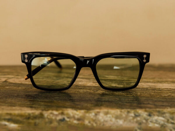 Square sunglasses in acetate and titanium: Color black - Model kepler